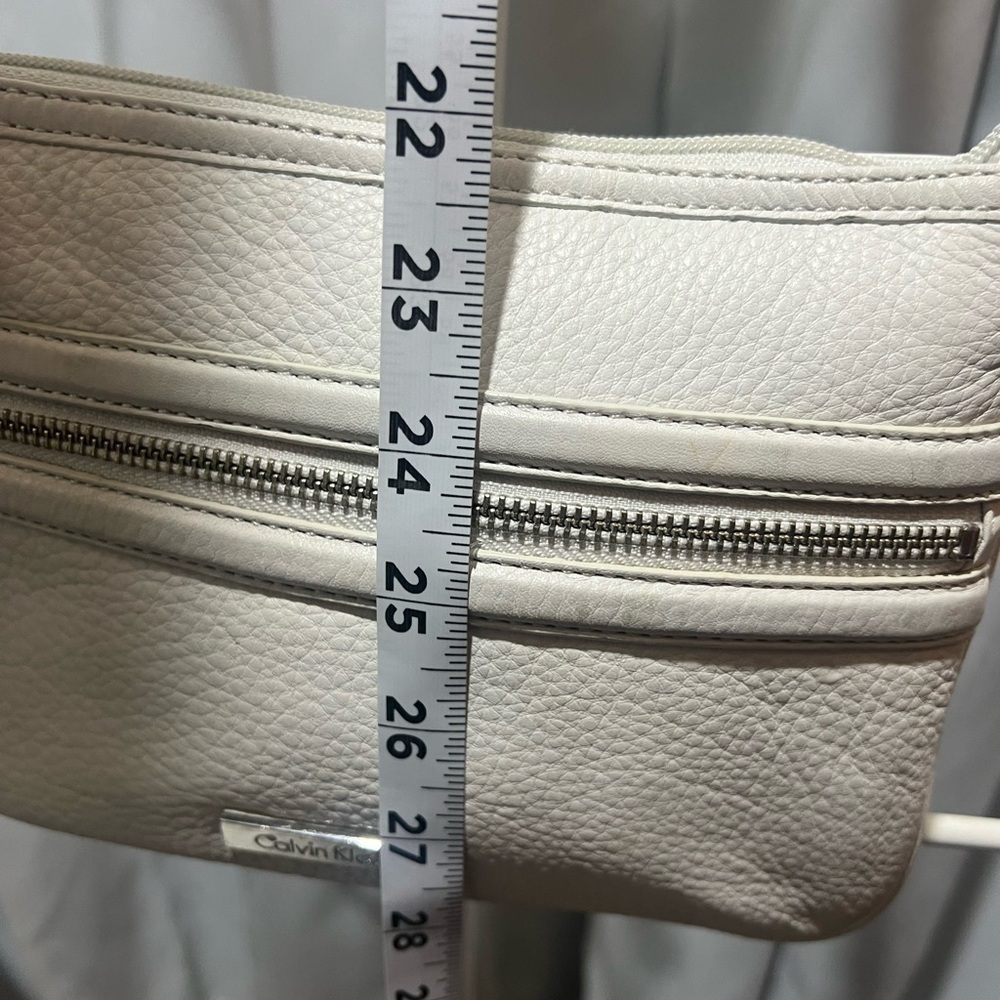 Calvin Klein Cream Shoulder Bag with Elegant Design - Picture 7 of 12